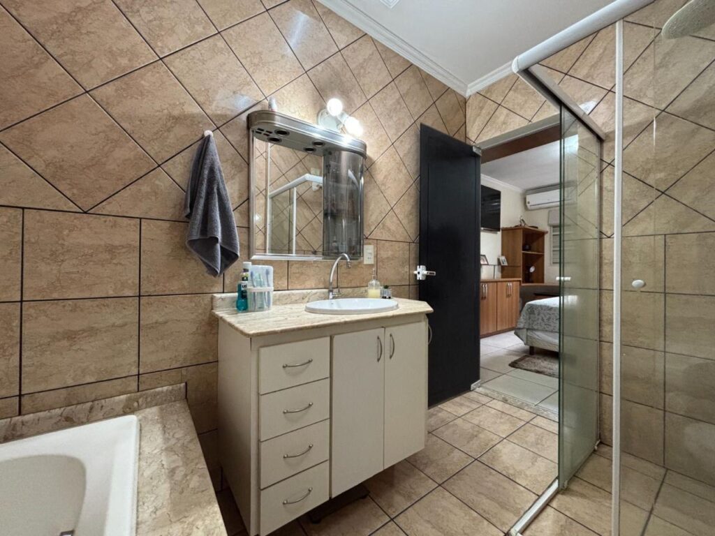 WhatsApp Image 2025-10-08 at 14.32.24 (1)