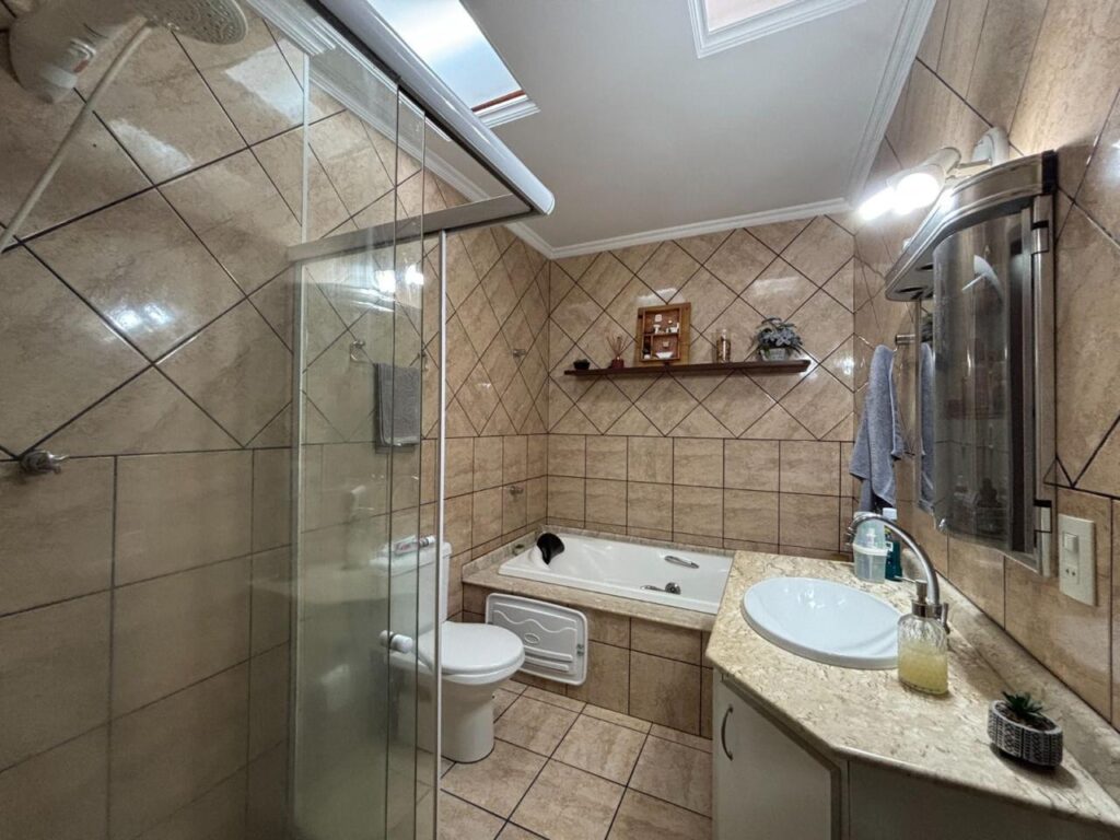 WhatsApp Image 2025-10-08 at 14.32.25 (1)